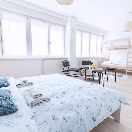 The Dots Hostel Zagreb Bagian luar foto