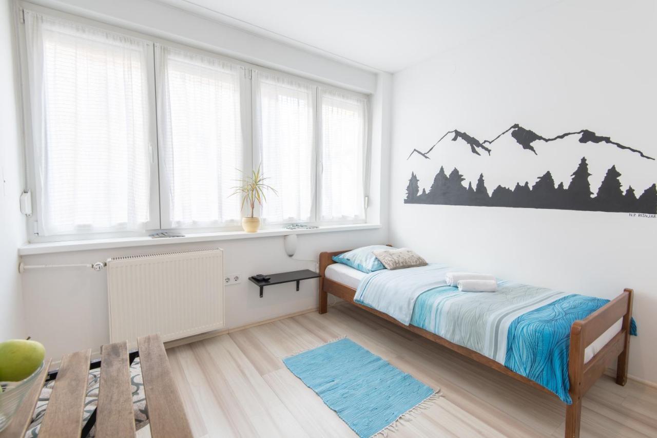 The Dots Hostel Zagreb Bagian luar foto