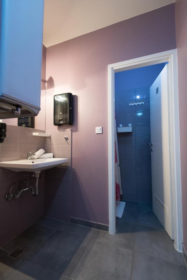 The Dots Hostel Zagreb Bagian luar foto