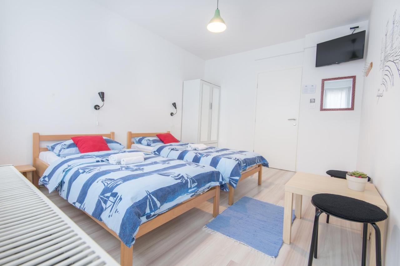 The Dots Hostel Zagreb Bagian luar foto