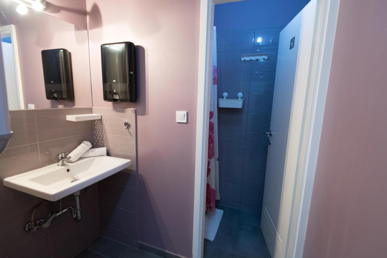 The Dots Hostel Zagreb Bagian luar foto
