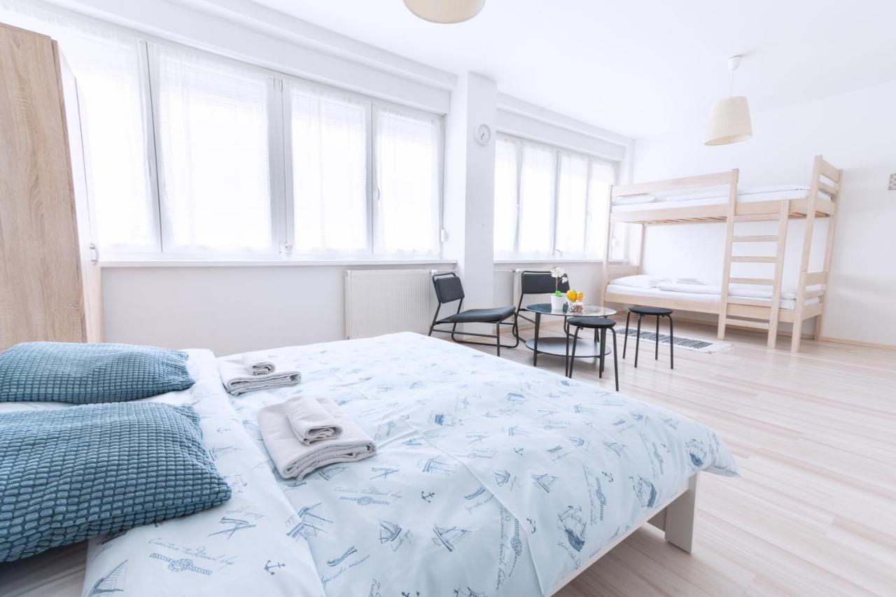 The Dots Hostel Zagreb Bagian luar foto