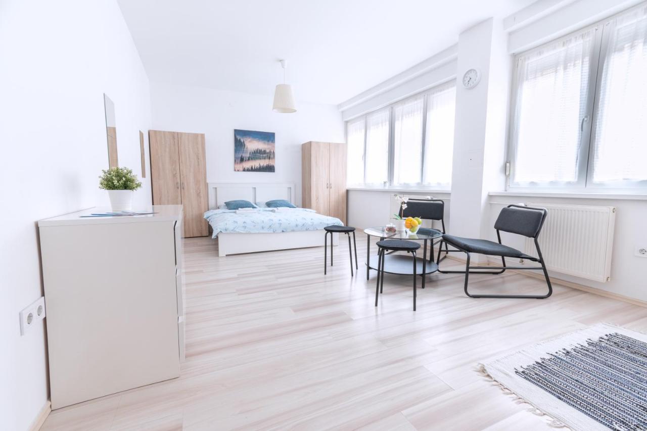The Dots Hostel Zagreb Bagian luar foto