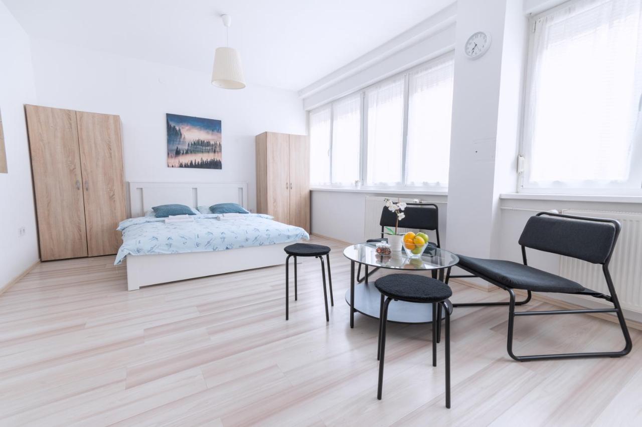 The Dots Hostel Zagreb Bagian luar foto