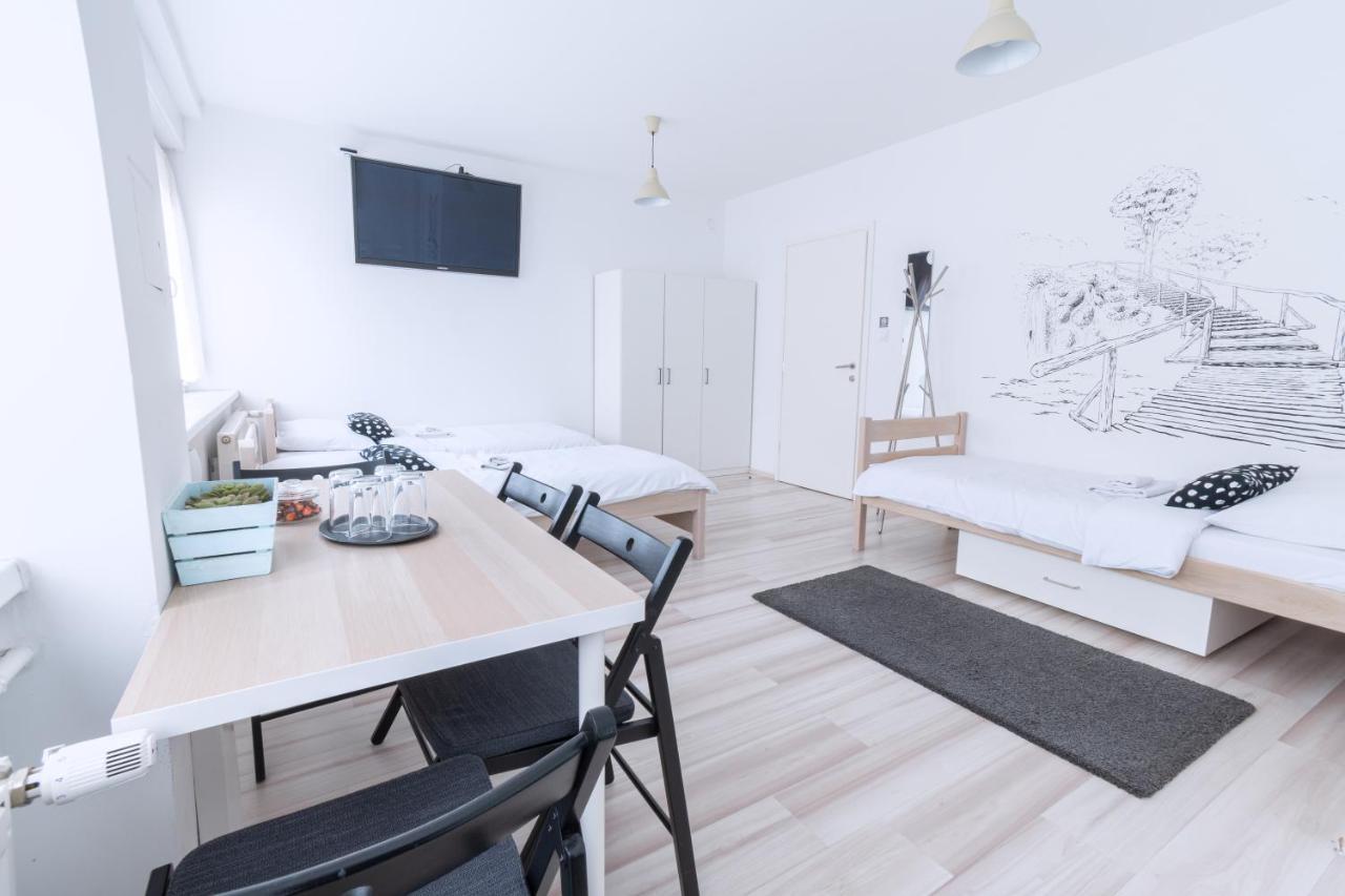 The Dots Hostel Zagreb Bagian luar foto