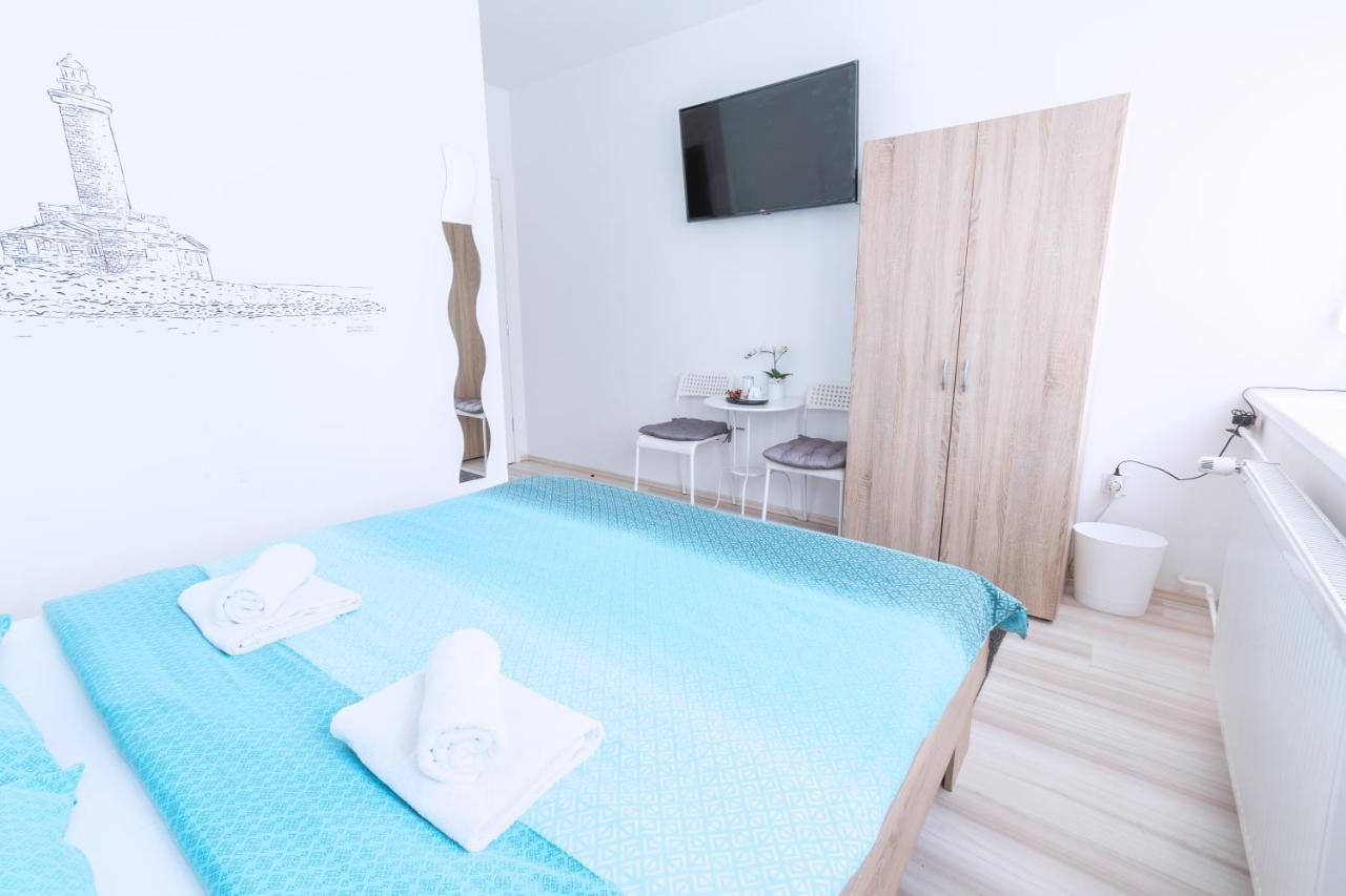 The Dots Hostel Zagreb Bagian luar foto