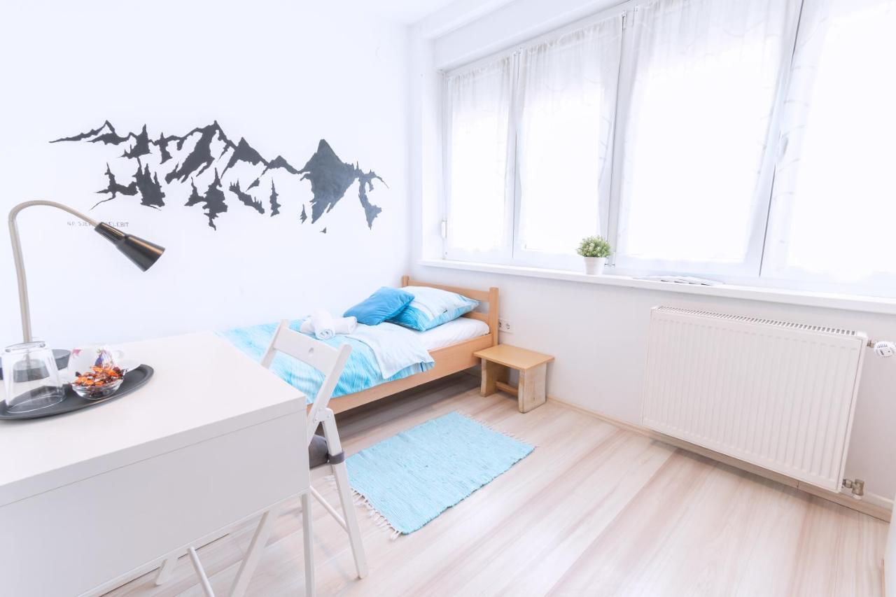 The Dots Hostel Zagreb Bagian luar foto