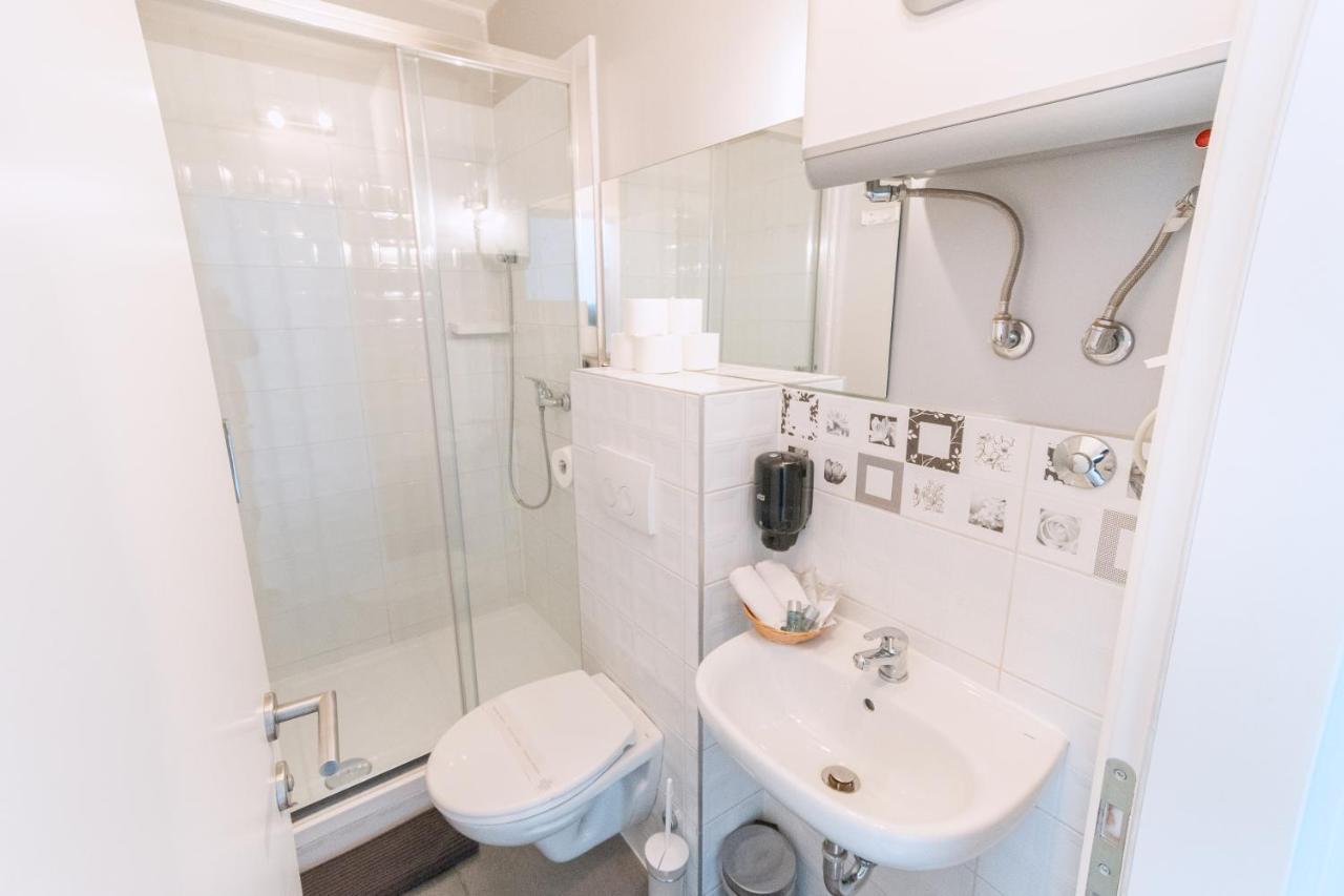 The Dots Hostel Zagreb Bagian luar foto