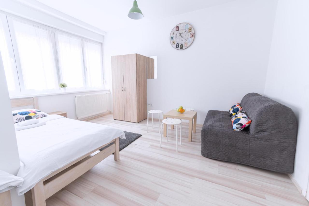 The Dots Hostel Zagreb Bagian luar foto
