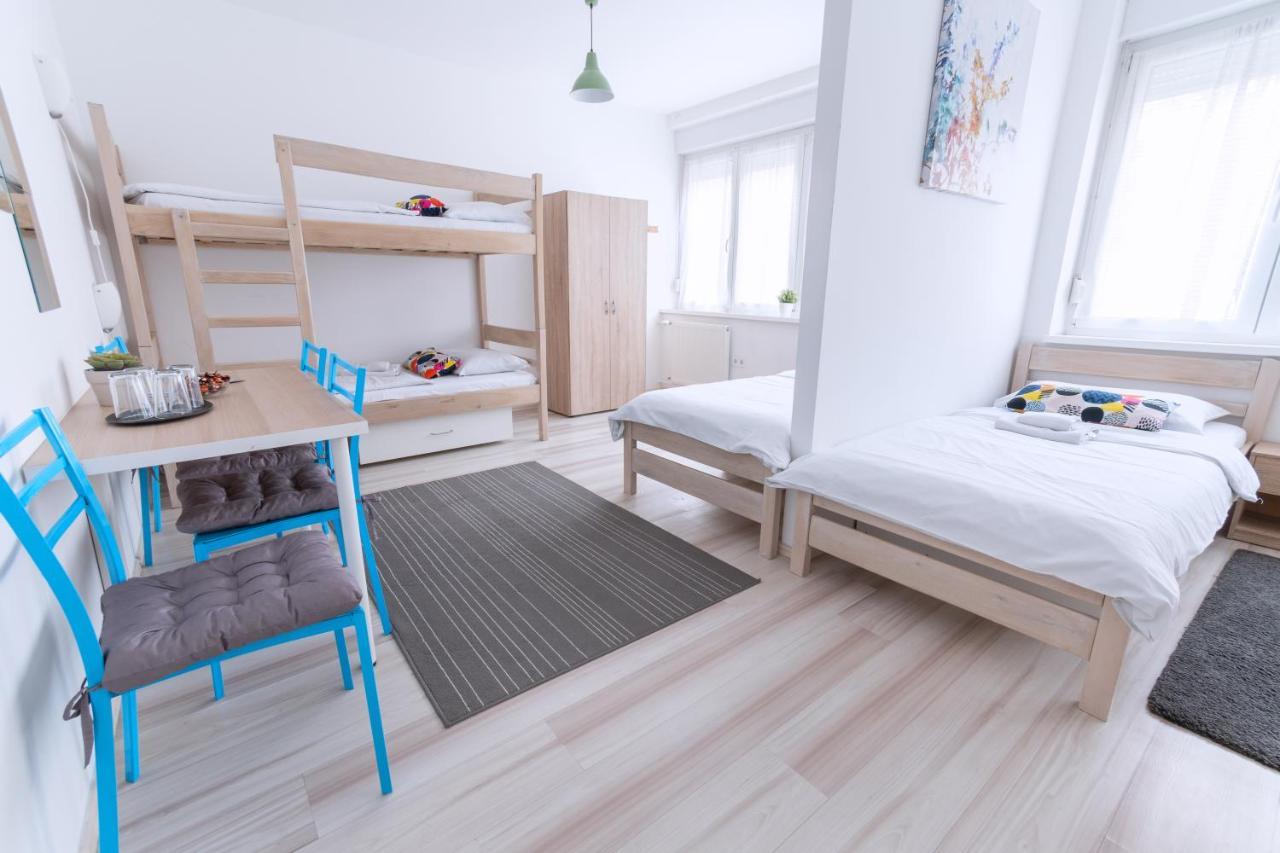 The Dots Hostel Zagreb Bagian luar foto