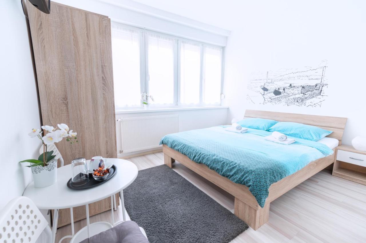 The Dots Hostel Zagreb Bagian luar foto