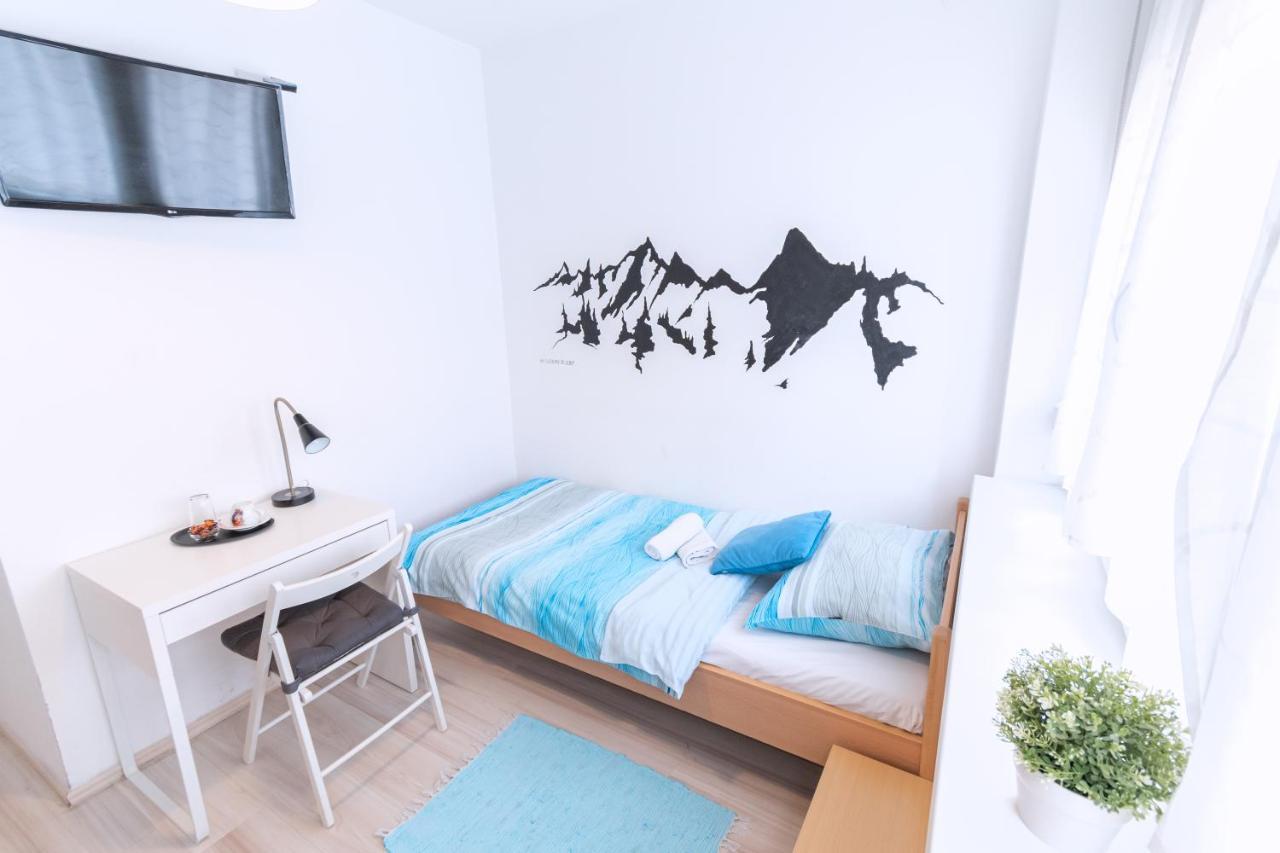 The Dots Hostel Zagreb Bagian luar foto