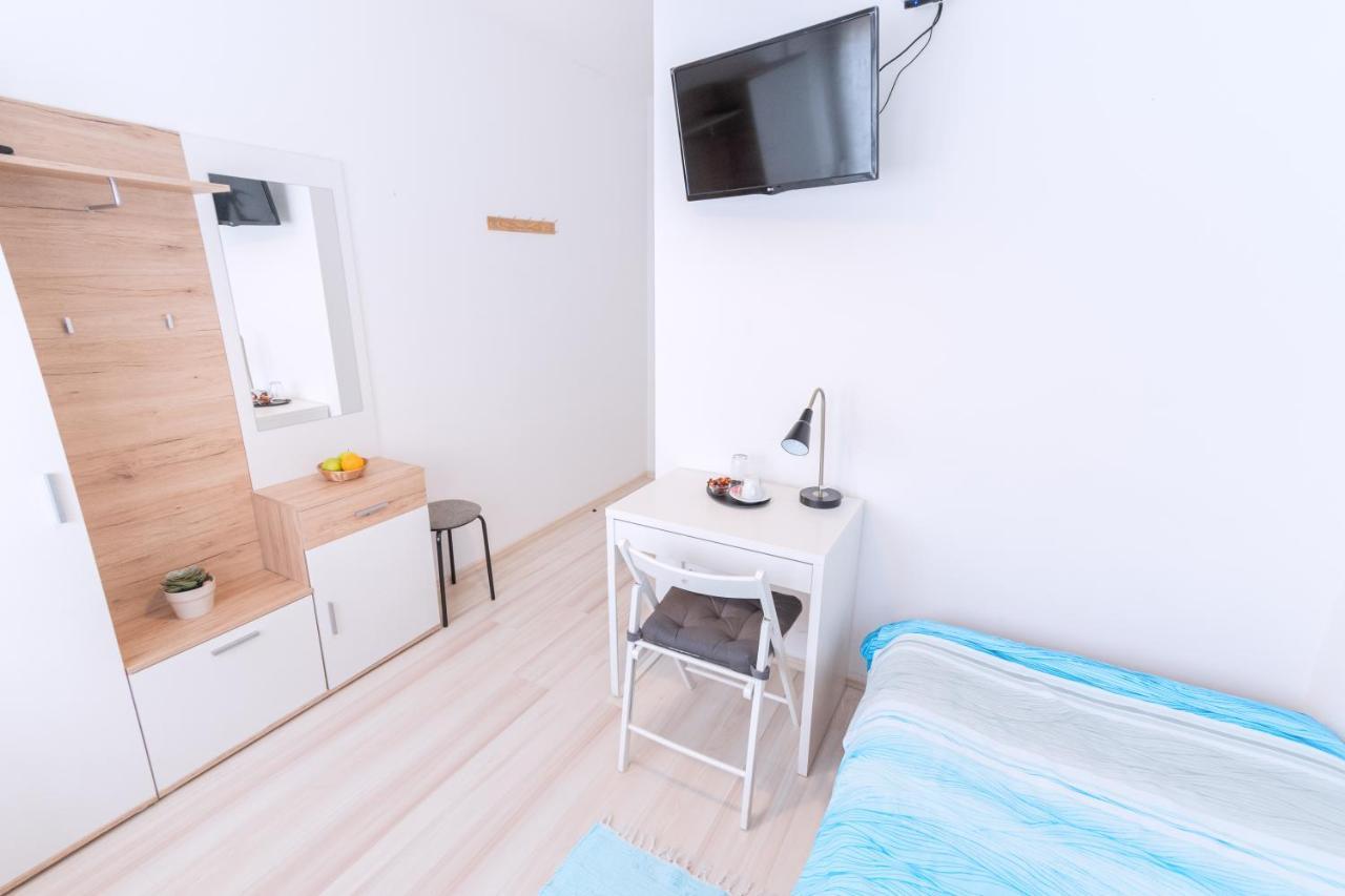 The Dots Hostel Zagreb Bagian luar foto