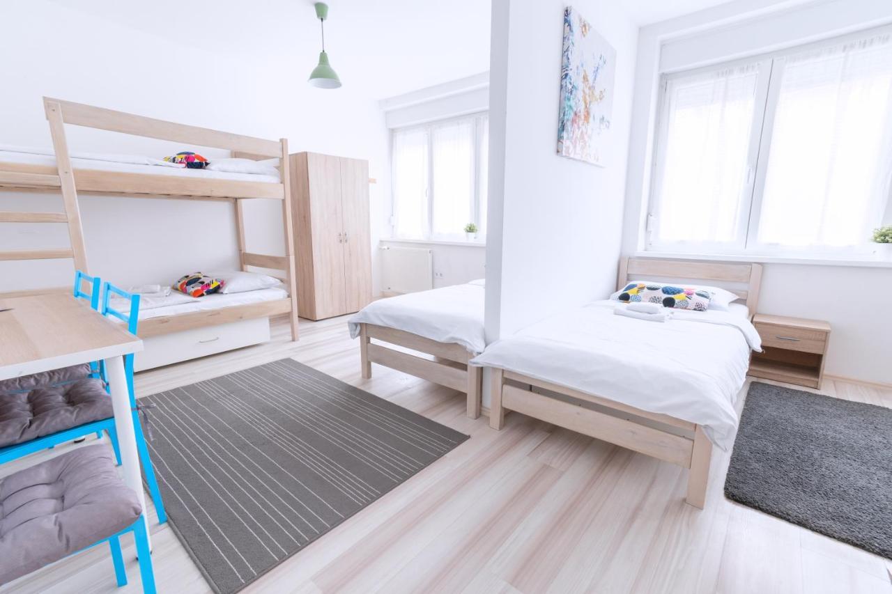 The Dots Hostel Zagreb Bagian luar foto