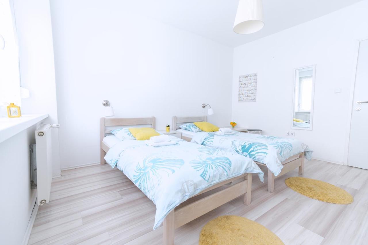The Dots Hostel Zagreb Bagian luar foto