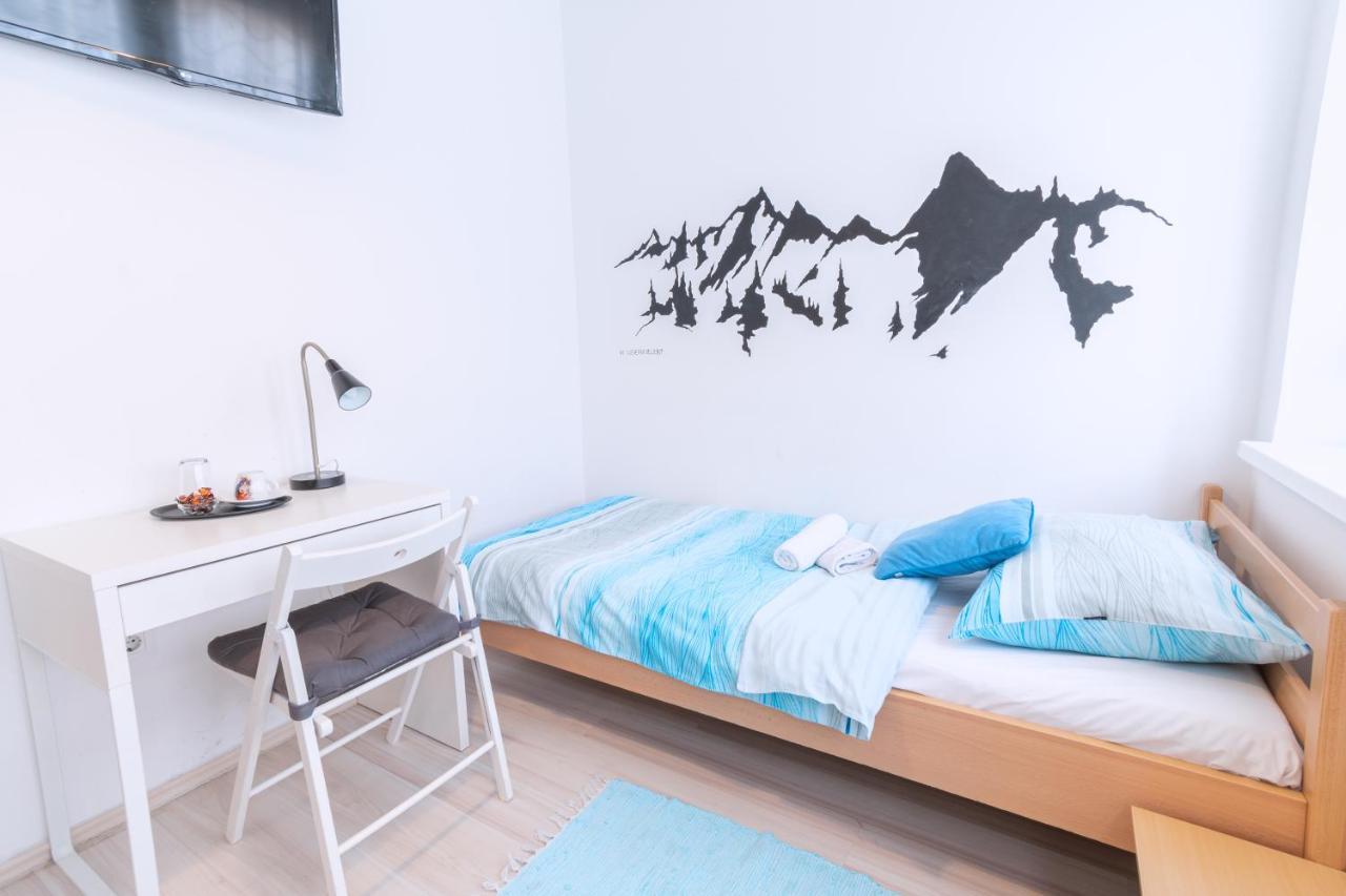 The Dots Hostel Zagreb Bagian luar foto