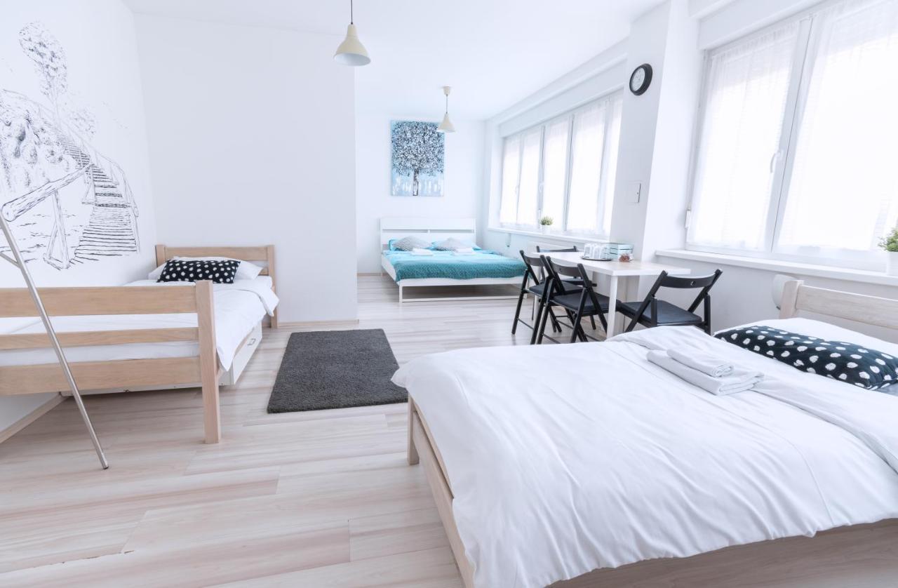 The Dots Hostel Zagreb Bagian luar foto