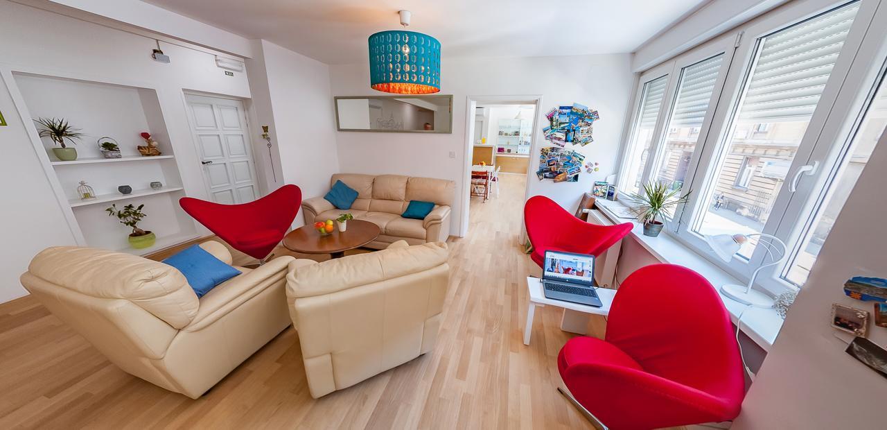The Dots Hostel Zagreb Bagian luar foto
