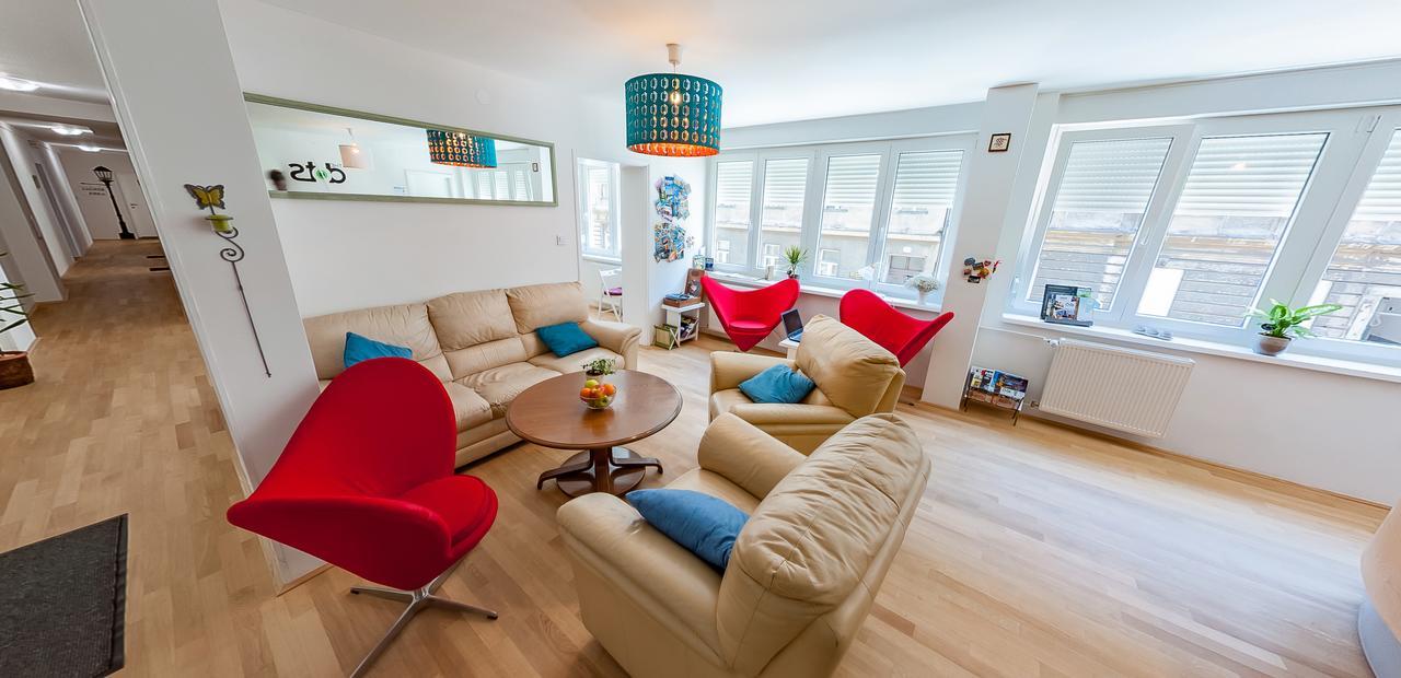 The Dots Hostel Zagreb Bagian luar foto