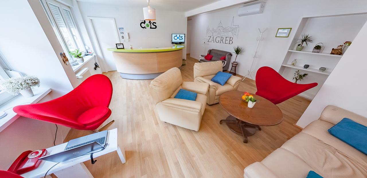 The Dots Hostel Zagreb Bagian luar foto