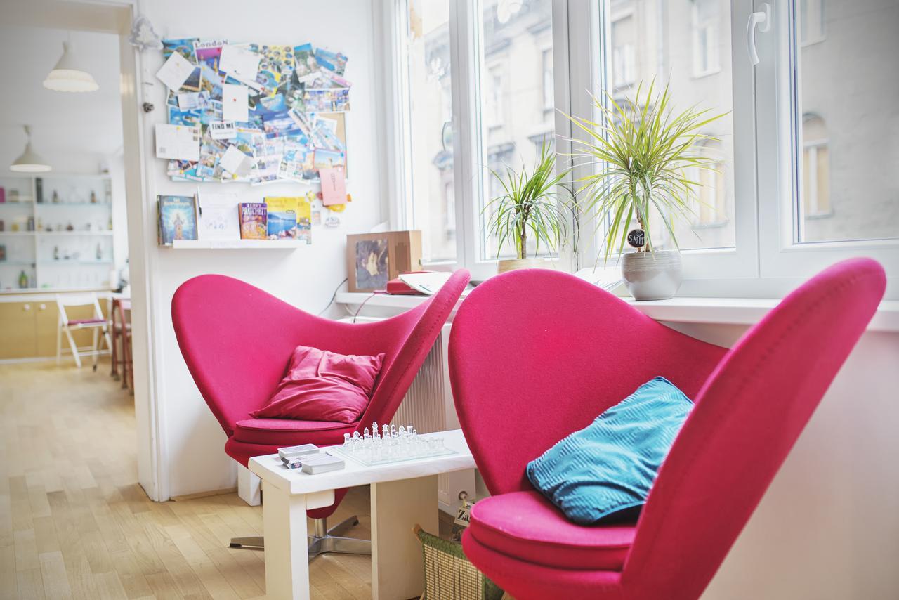 The Dots Hostel Zagreb Bagian luar foto