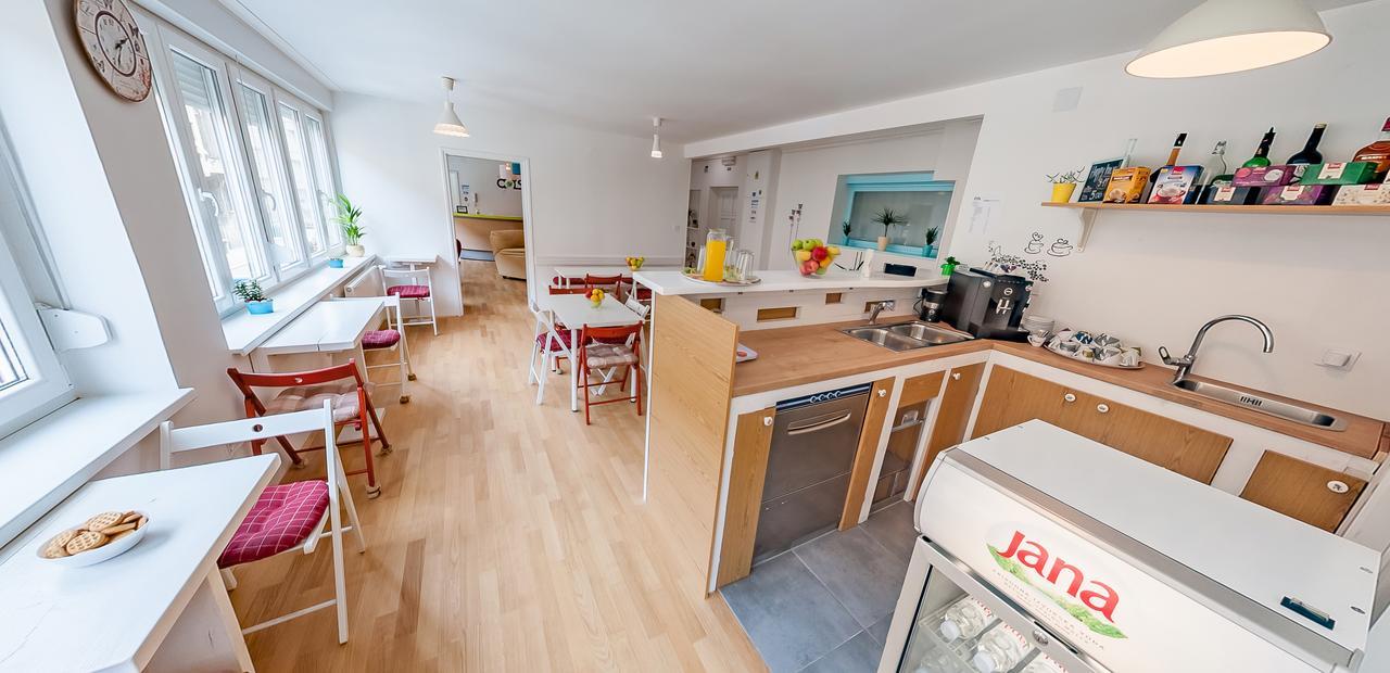 The Dots Hostel Zagreb Bagian luar foto