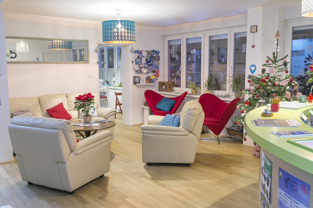The Dots Hostel Zagreb Bagian luar foto