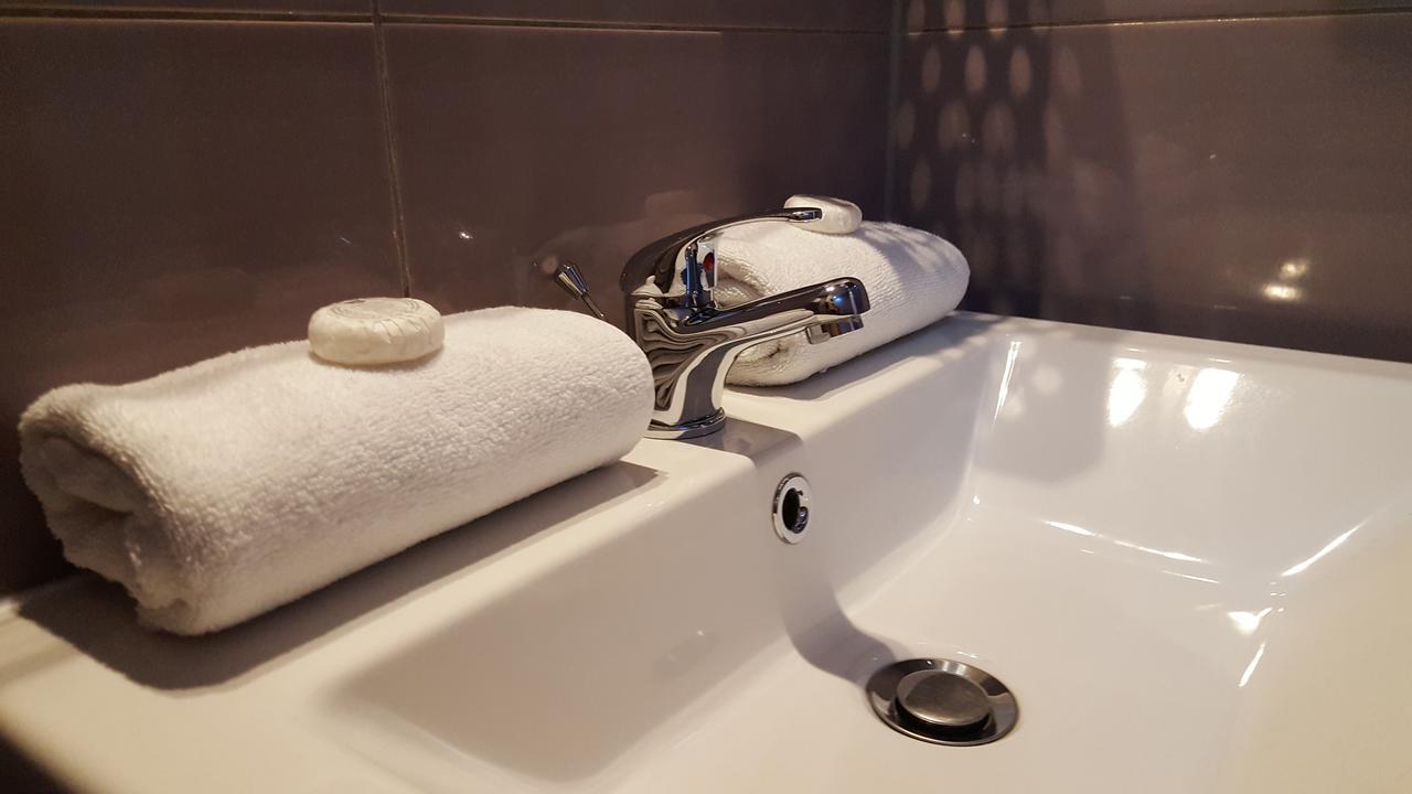 The Dots Hostel Zagreb Bagian luar foto