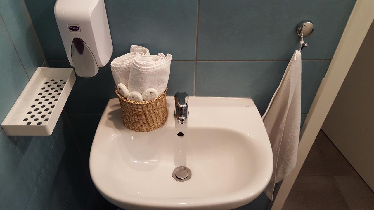 The Dots Hostel Zagreb Bagian luar foto