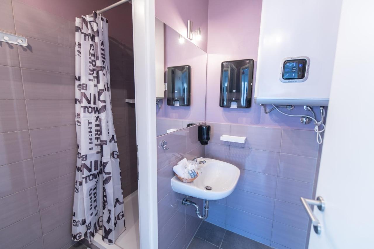 The Dots Hostel Zagreb Bagian luar foto