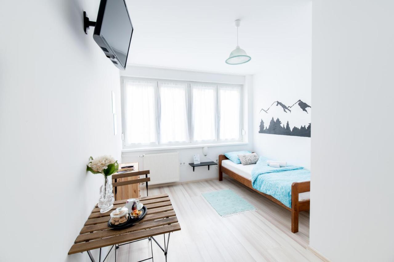 The Dots Hostel Zagreb Bagian luar foto