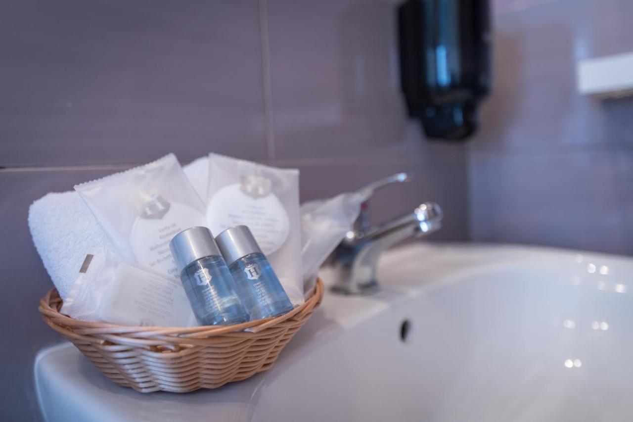 The Dots Hostel Zagreb Bagian luar foto