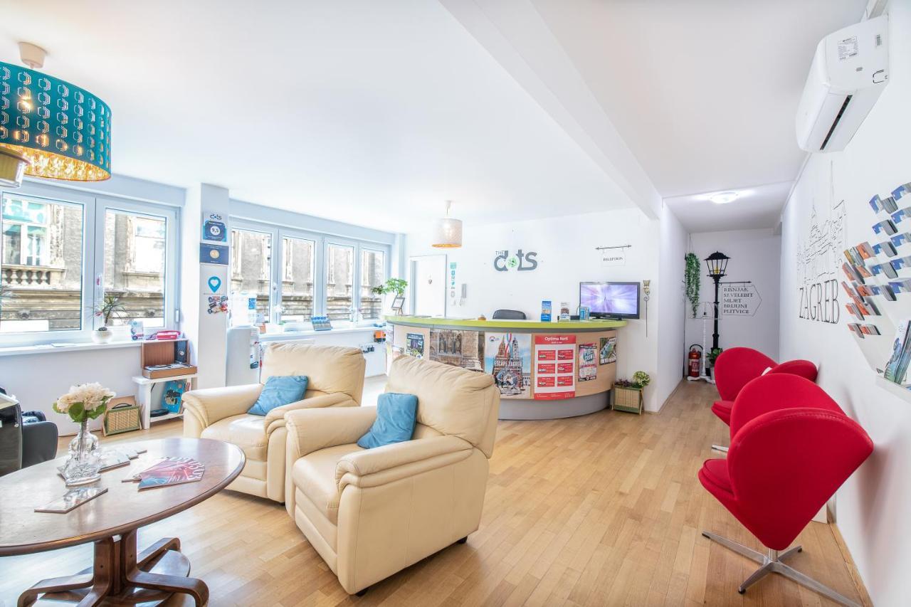 The Dots Hostel Zagreb Bagian luar foto